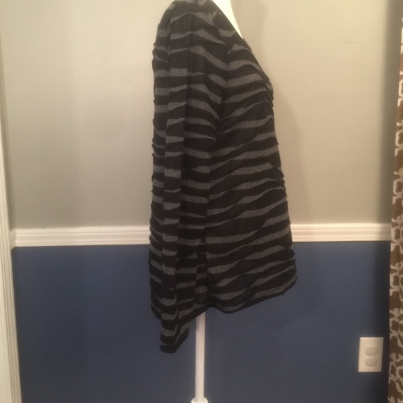 Black wavy women's long sleeve - Picture 6 of 6